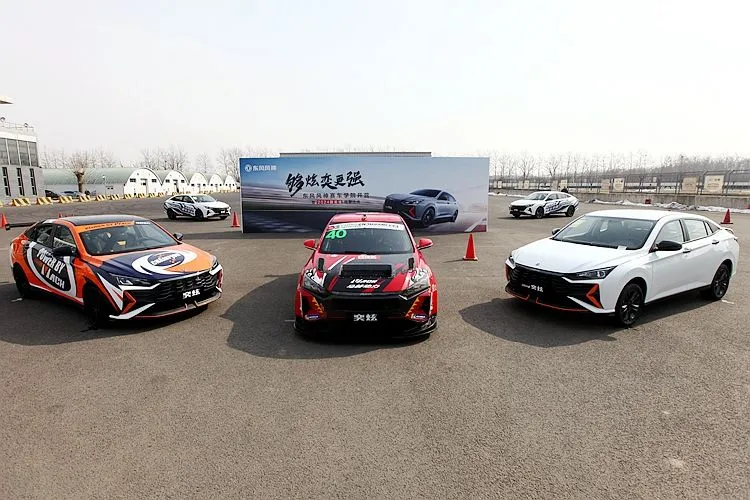 誰說(shuō)中國(guó)沒有(yǒu)賽車(chē)文(wén)化(huà)？創造國(guó)人(rén)自(zì)己心中的(de)賽車(chē)夢！