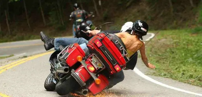 人(rén)生(shēng)第一(yī)輛(liàng)車(chē)該選汽車(chē)還(hái)是(shì)摩托車(chē)？